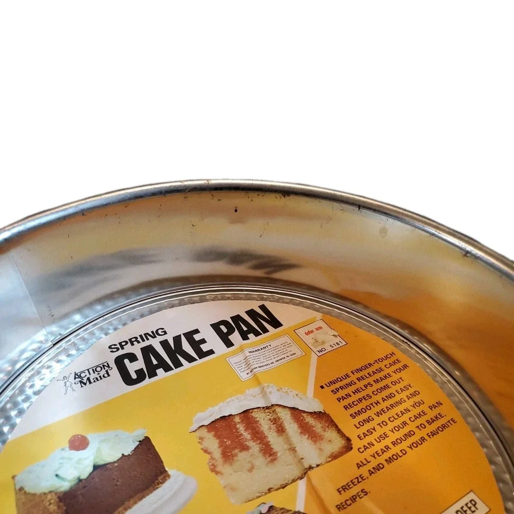 Vintage 70s Metal SPRING Cake Pan by Action Industries 9.5